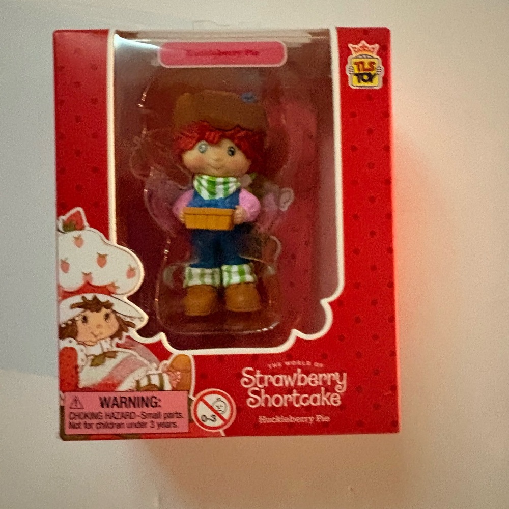 The Loyal Subjects Huckleberry Pie Strawberry Shortcake Cheebee figure